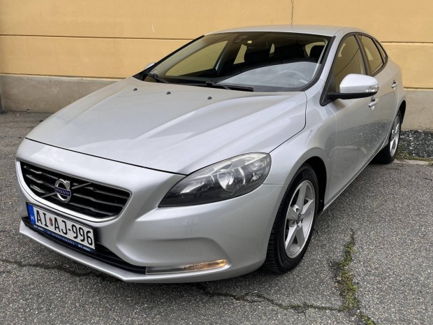 Volvo V40 1.6 D [D2] Momentum Friss mszakival!!!